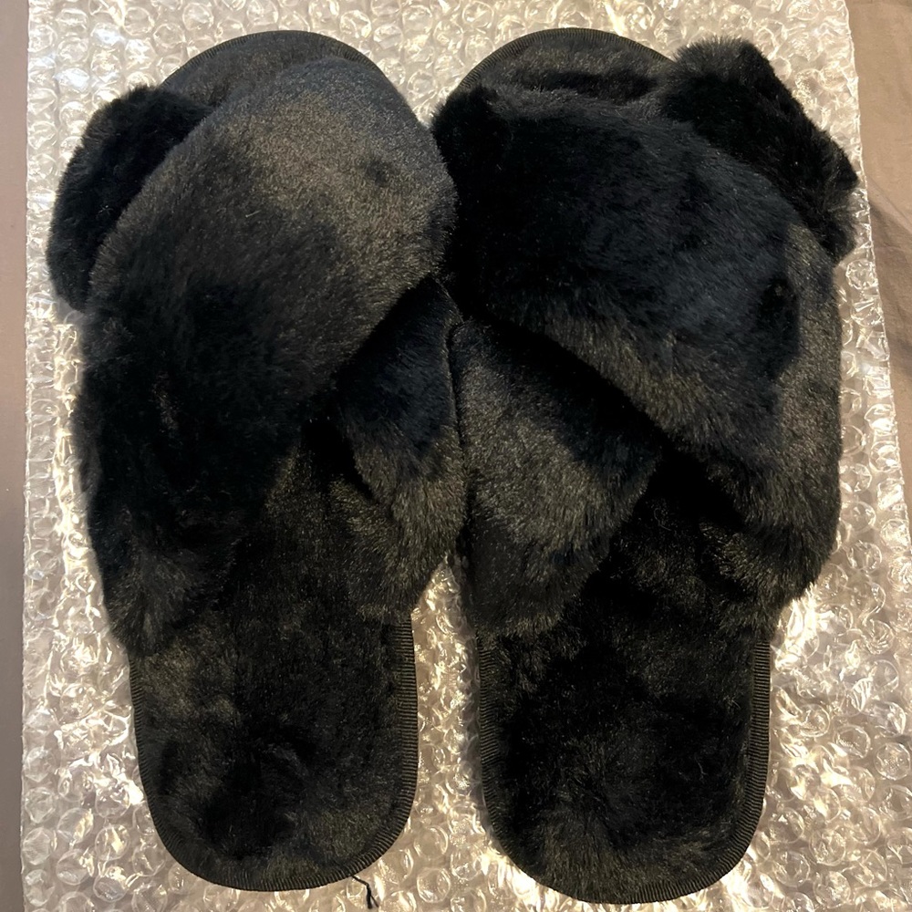 Black Cross-Strap Fluffy Slippers